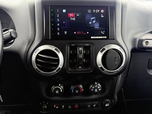 Used 2012 Jeep Wrangler Unlimited Sahara w/ Trailer Tow Group AWD/4WD image 20