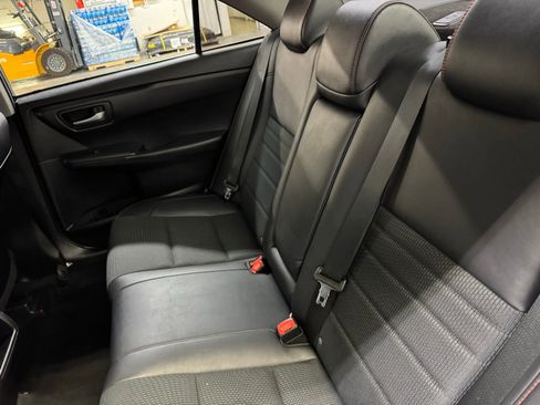 Used 2016 Toyota Camry LE image 12