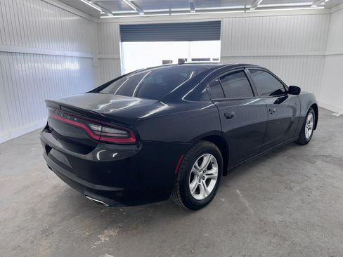 Used 2019 Dodge Charger SXT w/ Leather Interior Group RWD image 5