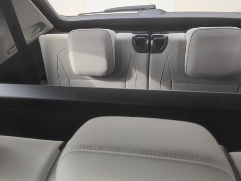 Used 2018 Volkswagen Tiguan SE w/ Panoramic Sunroof Package image 33