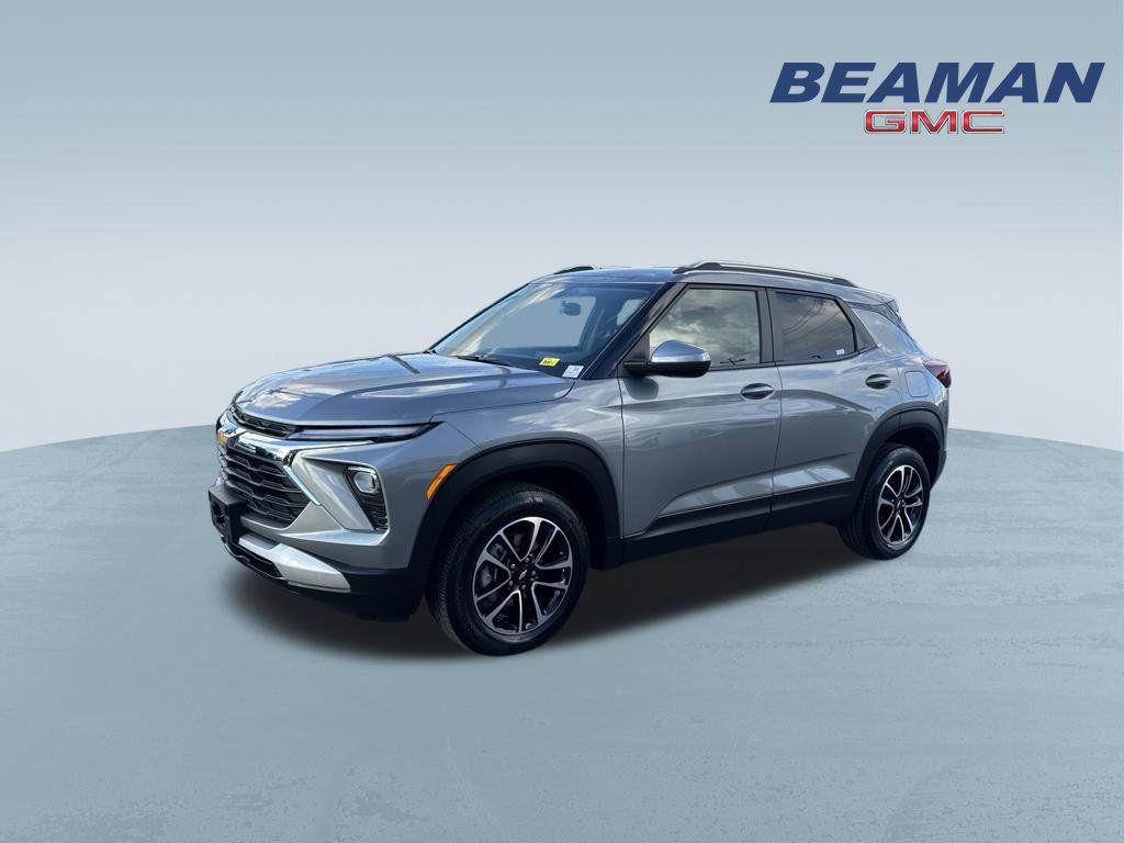 Used 2025 Chevrolet TrailBlazer LT AWD/4WD image 3