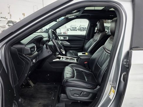 Used 2020 Ford Explorer Platinum w/ Premium Technology Package image 19