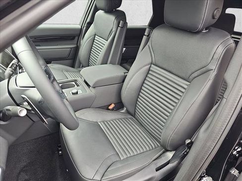 Used 2025 Land Rover Discovery S AWD/4WD image 17