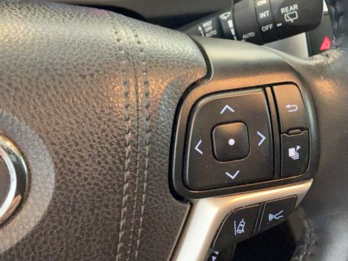 Used 2019 Toyota Highlander Limited Platinum FWD image 19