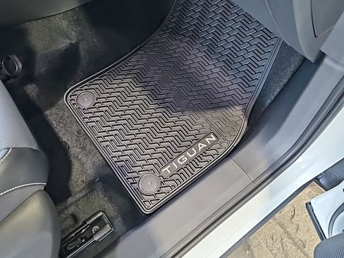 New 2026 Volkswagen Tiguan SE R-Line image 14