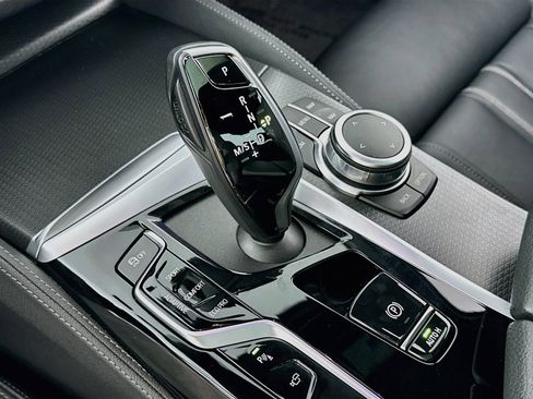 Used 2022 BMW M550i xDrive w/ Executive Package AWD/4WD image 17