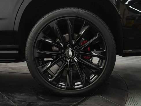 Used 2025 Cadillac Escalade V w/ LPO, ONYX Package image 37