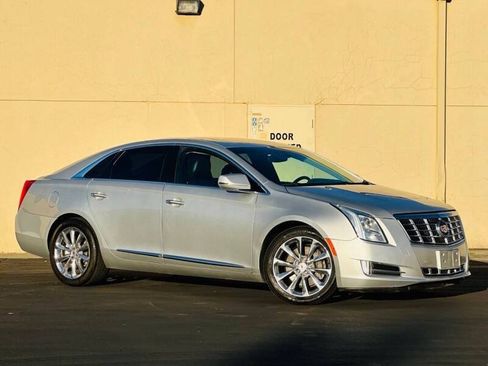Used 2013 Cadillac XTS Luxury FWD image 2