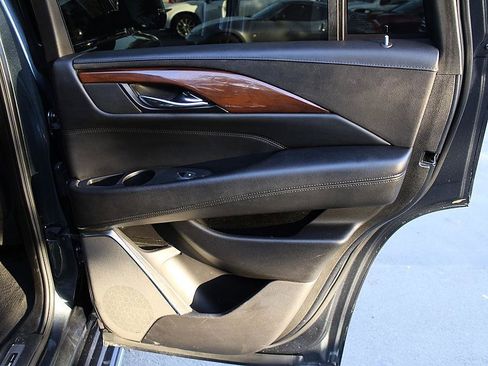 Used 2019 Cadillac Escalade 4WD image 18
