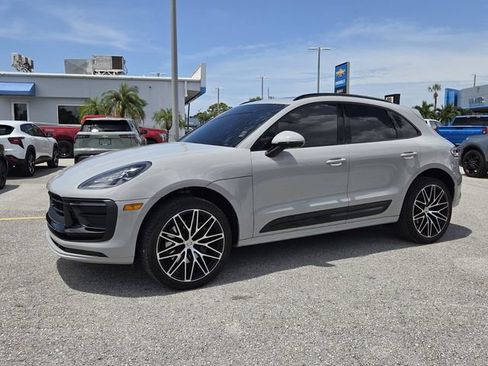 Used 2024 Porsche Macan AWD/4WD image 3