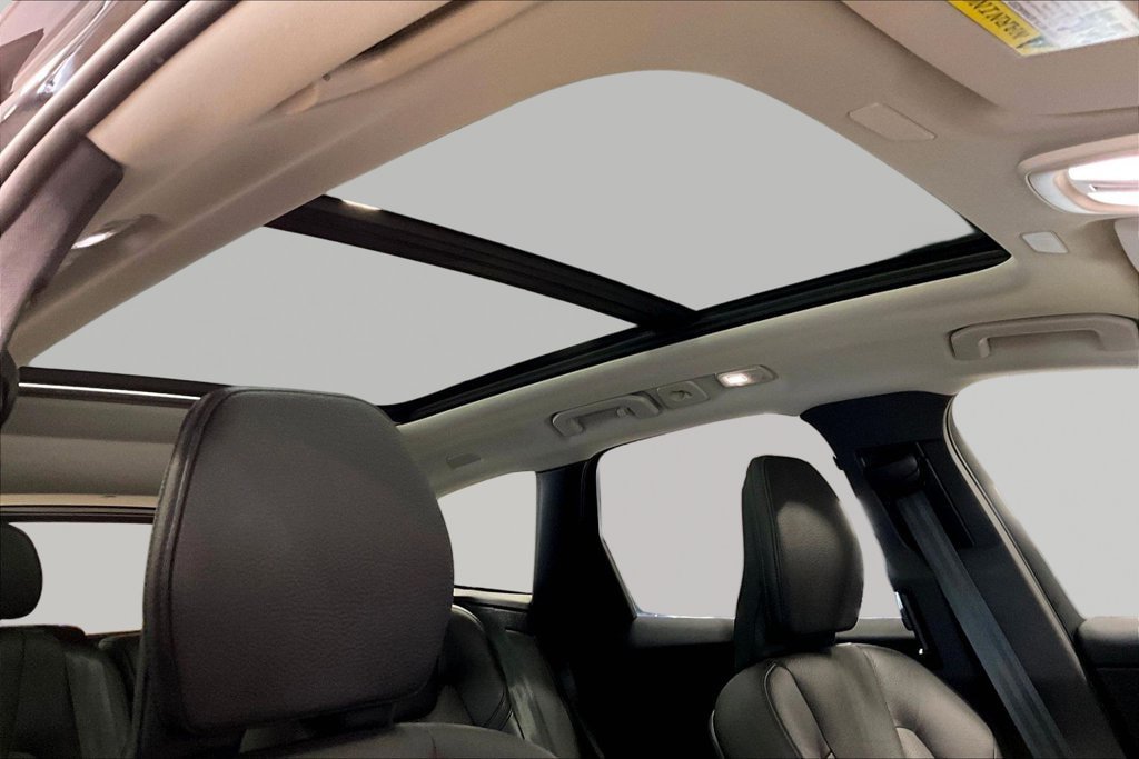 Certified 2024 Volvo XC60 T8 Plus w/ Protection Package Premier AWD/4WD image 27
