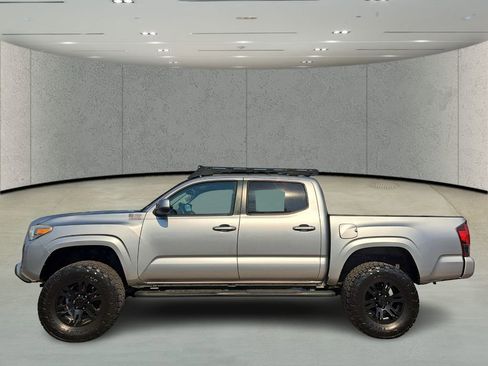Used 2019 Toyota Tacoma SR w/ SR Convenience Package image 8