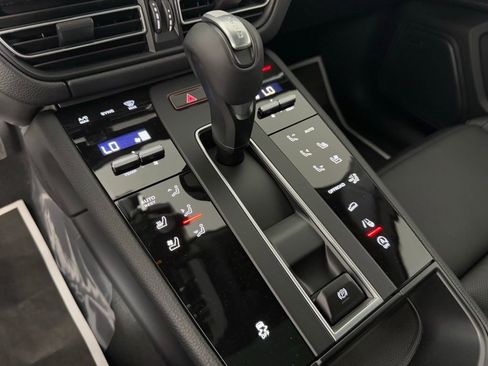 New 2026 Porsche Macan image 32