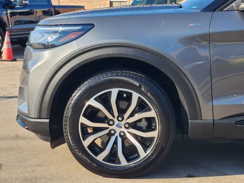Used 2025 Ford Explorer ST-Line AWD/4WD image 8
