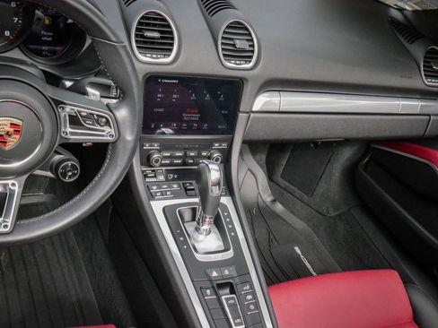 Used 2024 Porsche 718 Boxster w/ Premium Package image 28