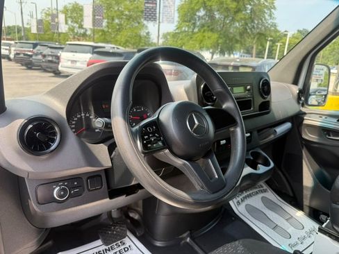 Used 2021 Mercedes-Benz Sprinter 2500 w/ Driver Convenience Package image 18