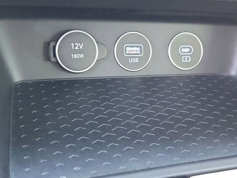 Used 2025 Genesis G70 2.5T RWD image 31