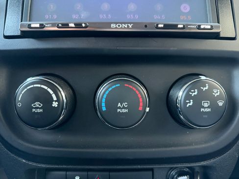 Used 2016 Jeep Patriot Sport w/ Power Value Group image 11