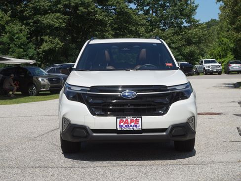 Used 2025 Subaru Forester Touring AWD/4WD image 2