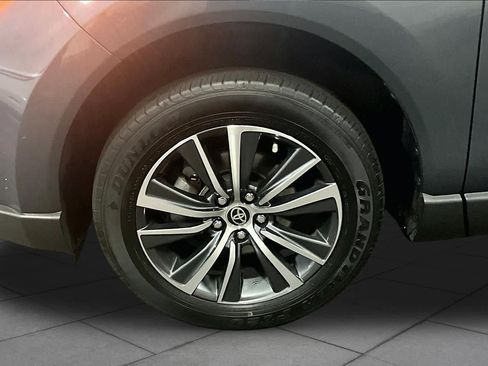 Used 2023 Toyota Venza LE AWD/4WD image 11