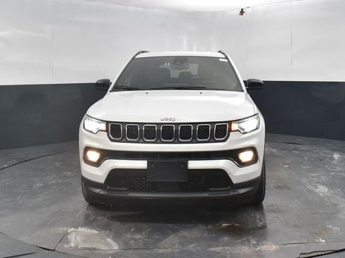 Used 2023 Jeep Compass Latitude image 2