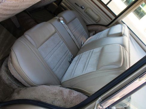 Used 1990 Jeep Grand Wagoneer image 74