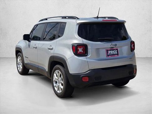 Used 2017 Jeep Renegade Latitude FWD image 5