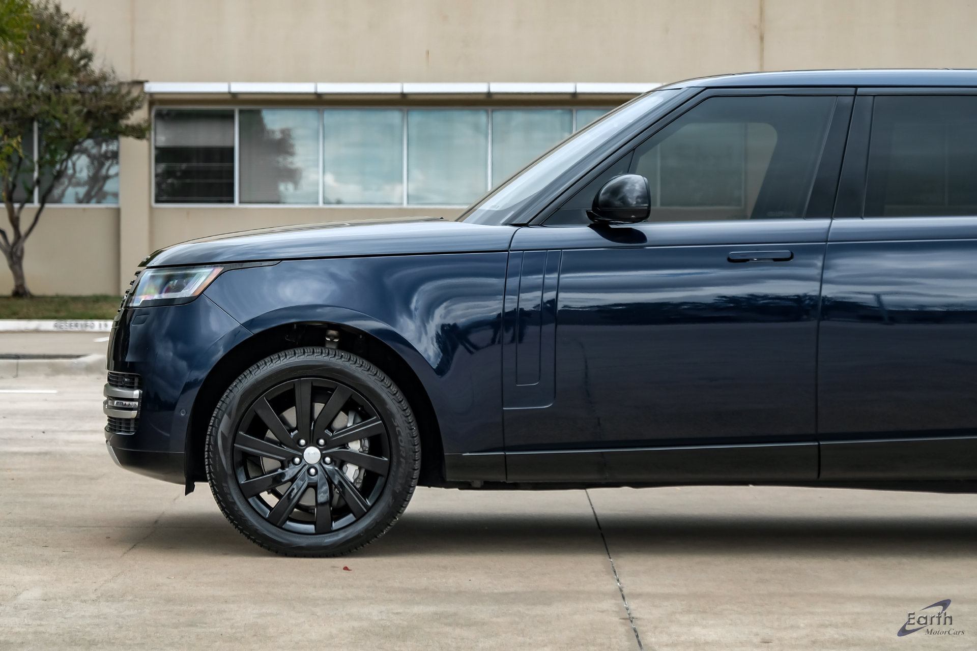 Used 2023 Land Rover Range Rover Long Wheelbase SE AWD/4WD image 8