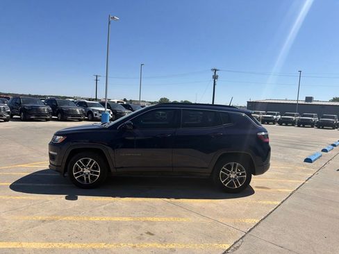 Used 2020 Jeep Compass Latitude FWD image 4