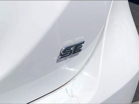 Used 2021 Toyota Camry SE image 9