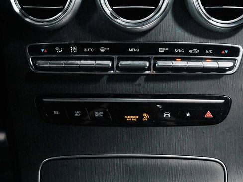 Used 2022 Mercedes-Benz GLC 300 4MATIC w/ Multimedia Package Lite image 19