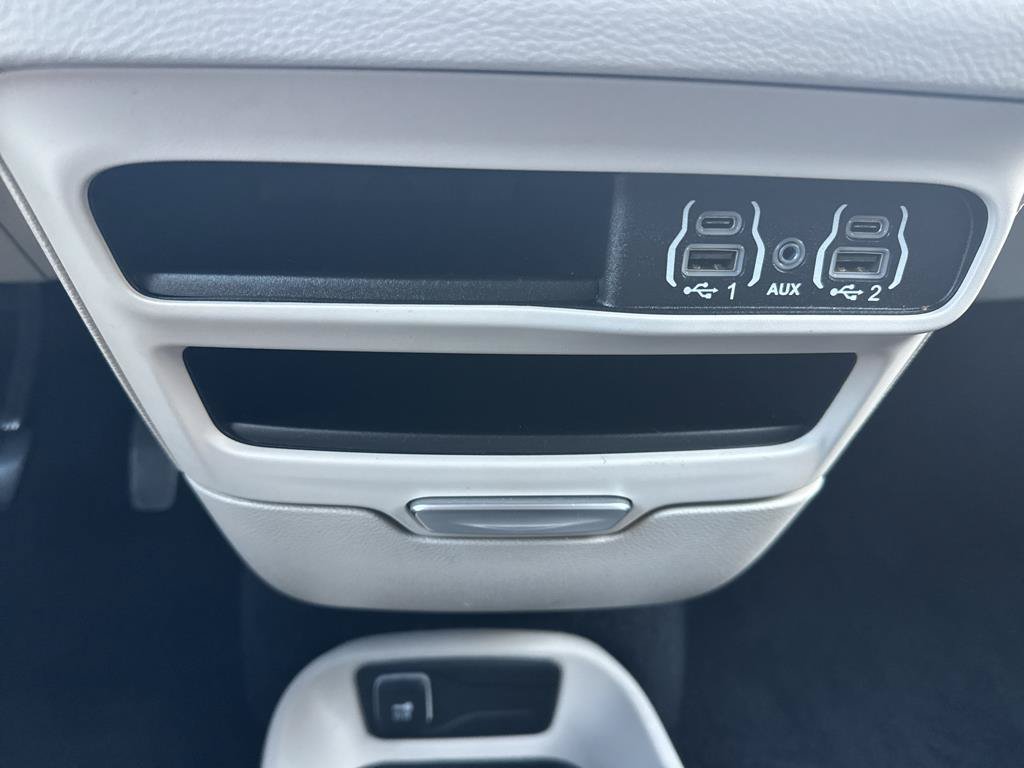 Used 2024 Chrysler Pacifica Touring-L FWD image 17
