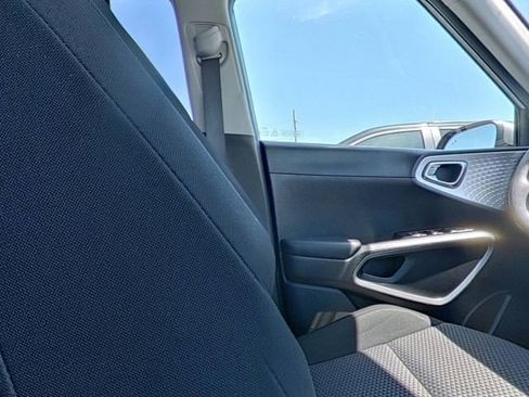 Used 2025 Kia Soul LX w/ LX Technology Package FWD image 26