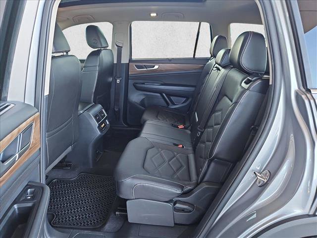 Used 2024 Volkswagen Atlas SE w/ Panoramic Sunroof Package FWD image 20