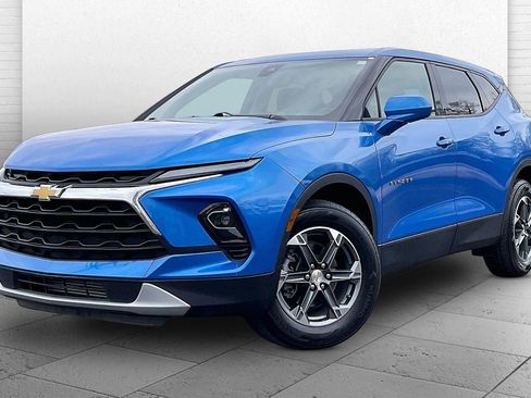 Used 2025 Chevrolet Blazer LT AWD/4WD image 12