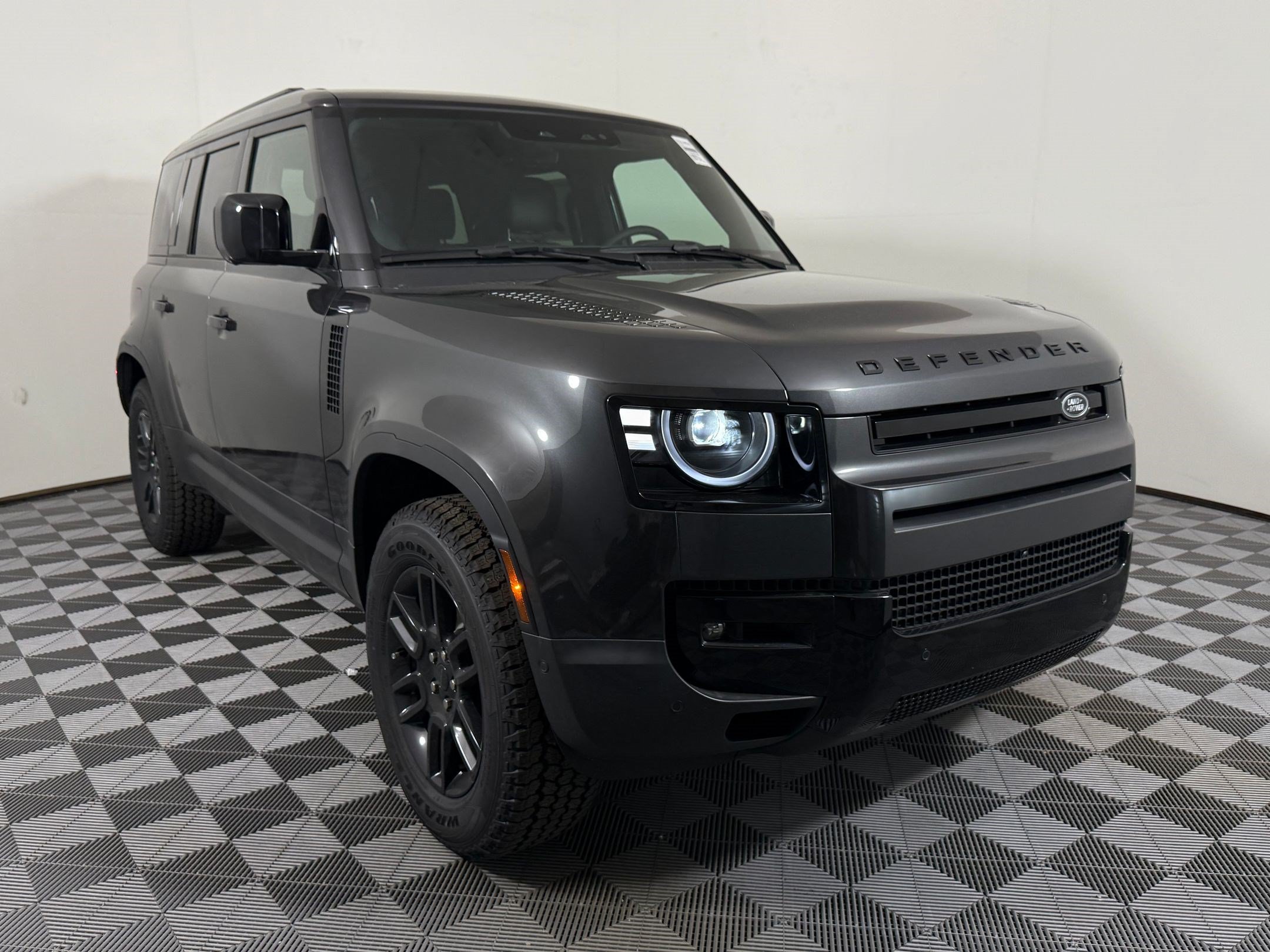 New 2026 Land Rover Defender 110 S AWD/4WD image 7
