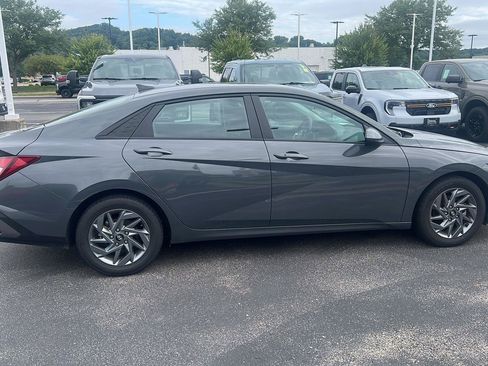 Used 2024 Hyundai Elantra SEL FWD image 4