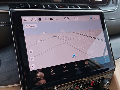 Certified 2025 Jeep Grand Cherokee L Limited w/ Trailer Tow Package image 18