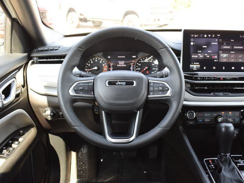 Used 2025 Jeep Compass Limited AWD/4WD image 16