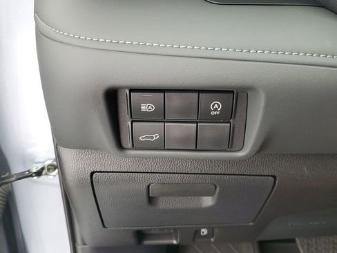 Used 2024 Toyota Highlander XLE image 35