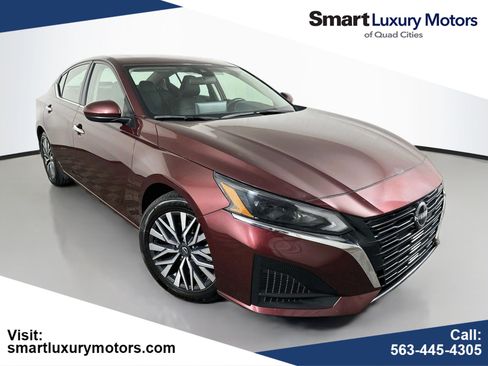 Used 2024 Nissan Altima 2.5 SV w/ SV Premium Package FWD image 1