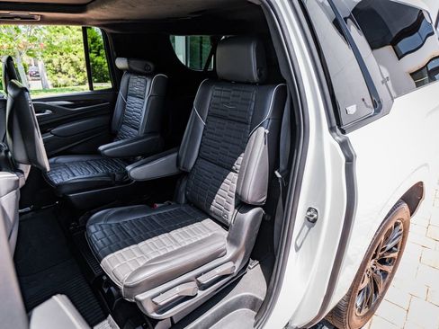 Used 2024 Cadillac Escalade ESV Sport Platinum w/ LPO, ONYX Package AWD/4WD image 36