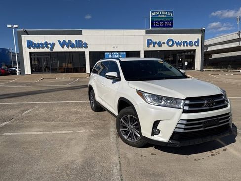 Used 2019 Toyota Highlander XLE image 1