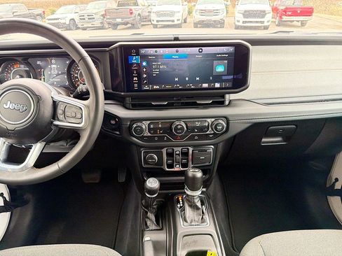 Used 2024 Jeep Wrangler Sahara image 19