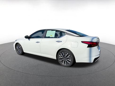 Used 2025 Nissan Altima 2.5 SV FWD image 10