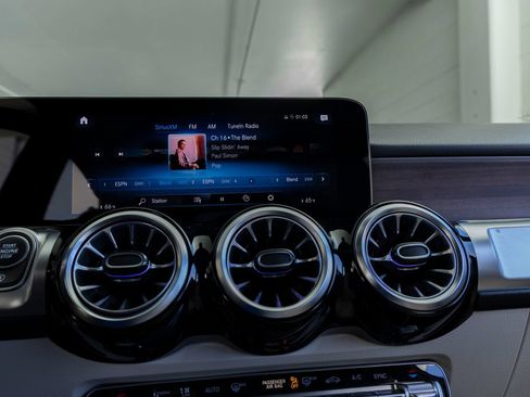 Used 2022 Mercedes-Benz GLB 250 image 18