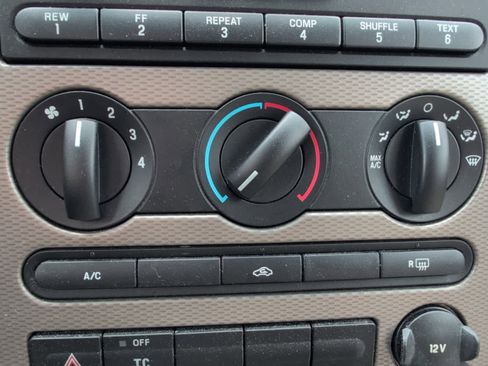 Used 2005 Ford Five Hundred SE image 26