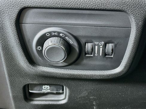 Used 2024 Jeep Grand Cherokee L Laredo AWD/4WD image 17