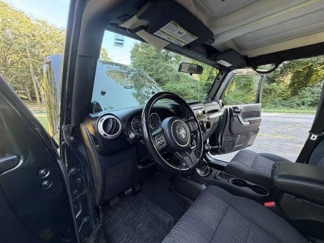Used 2011 Jeep Wrangler Unlimited Sahara w/ Connectivity Group AWD/4WD image 13
