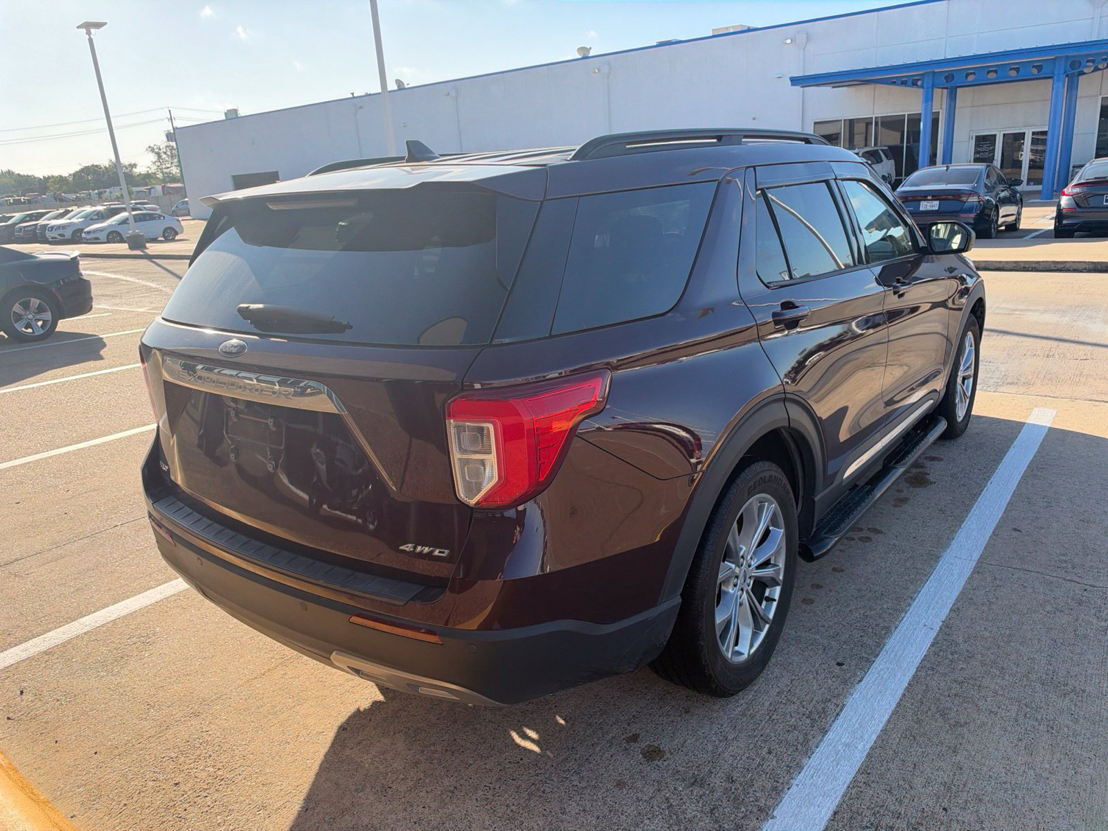 Used 2022 Ford Explorer XLT w/ Equipment Group 202A AWD/4WD image 7